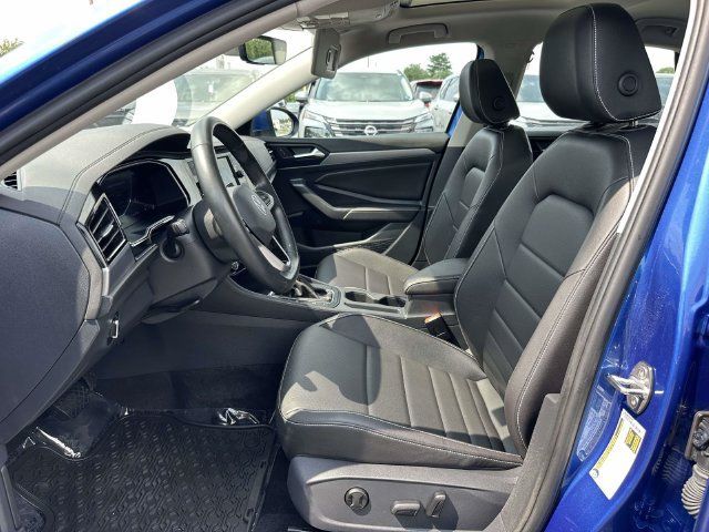 Used 2024 Volkswagen Jetta SE w/ Panoramic Sunroof Package FWD image 17
