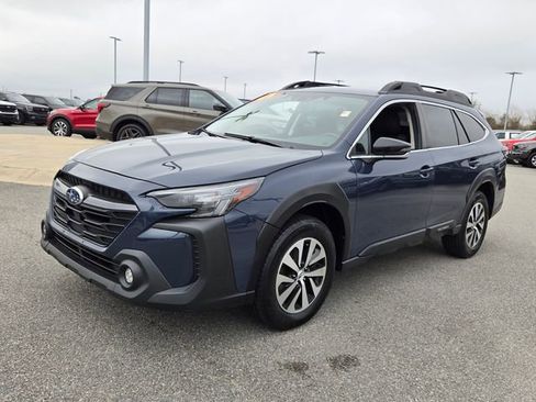 Used 2023 Subaru Outback Premium image 3