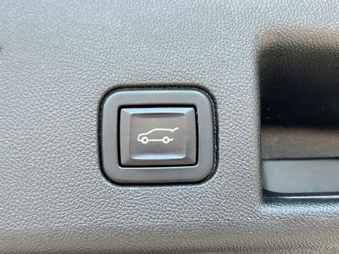 Used 2022 Chevrolet Equinox LT AWD/4WD image 38