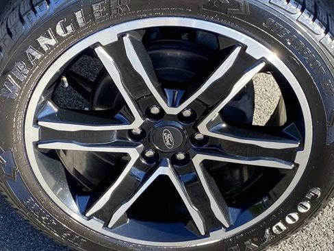 Used 2021 Ford Expedition Limited image 31