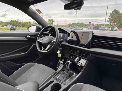 Used 2025 Volkswagen Jetta Sport FWD image 20