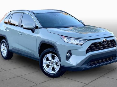 Used 2021 Toyota RAV4 XLE FWD image 3