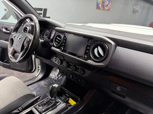 Used 2020 Toyota Tacoma TRD Sport w/ Technology Package AWD/4WD image 48