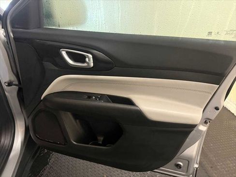 Certified 2023 Jeep Compass Limited image 28