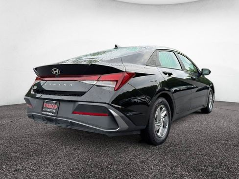 Certified 2024 Hyundai Elantra SE FWD image 7