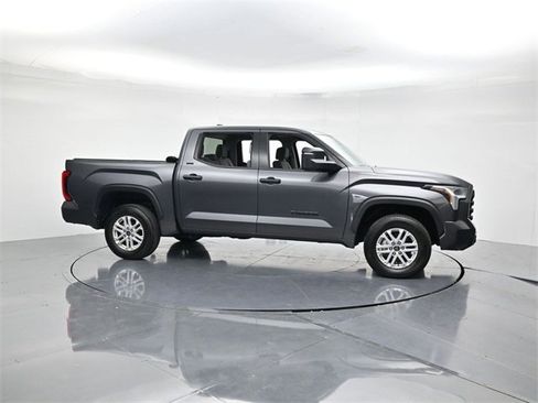 Used 2022 Toyota Tundra SR5 w/ SR5 Convenience Package image 3