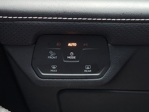 Used 2025 Volkswagen Atlas SEL AWD/4WD image 25