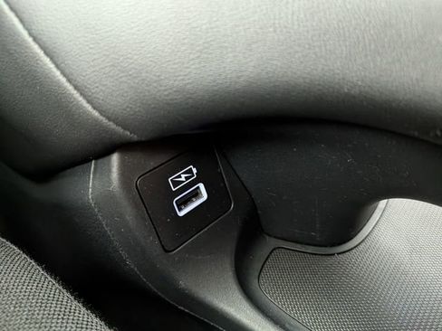 Used 2023 Honda HR-V LX image 9