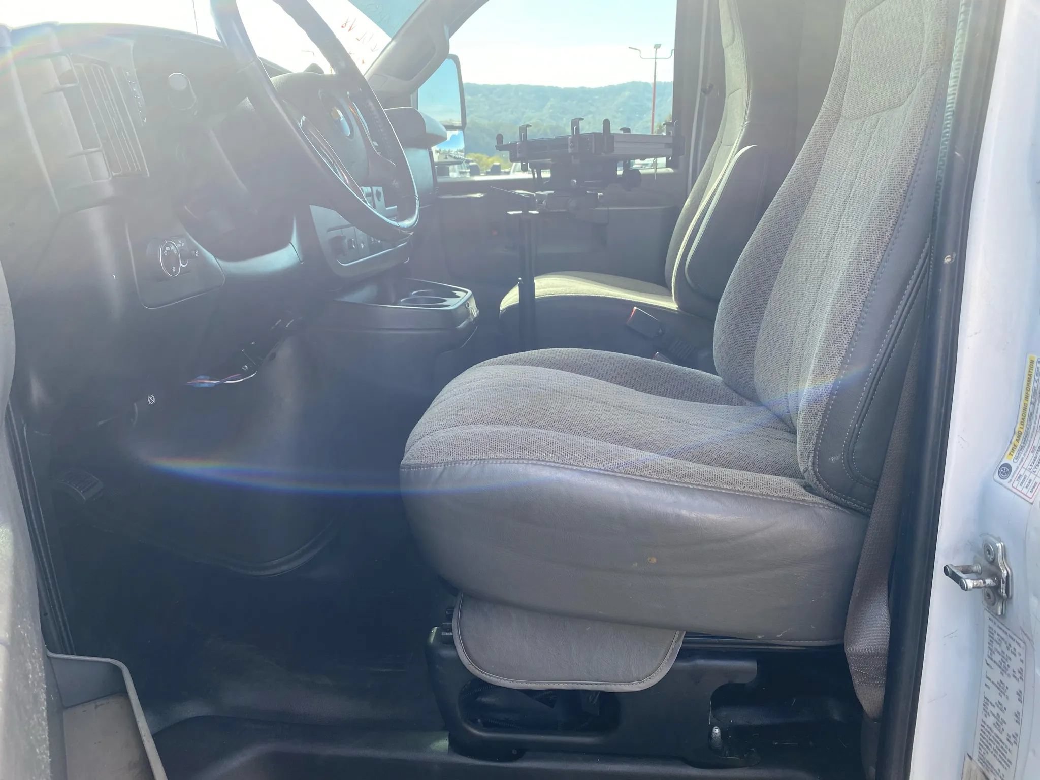 Used 2018 Chevrolet Express 3500 w/ Power Convenience Package RWD image 9
