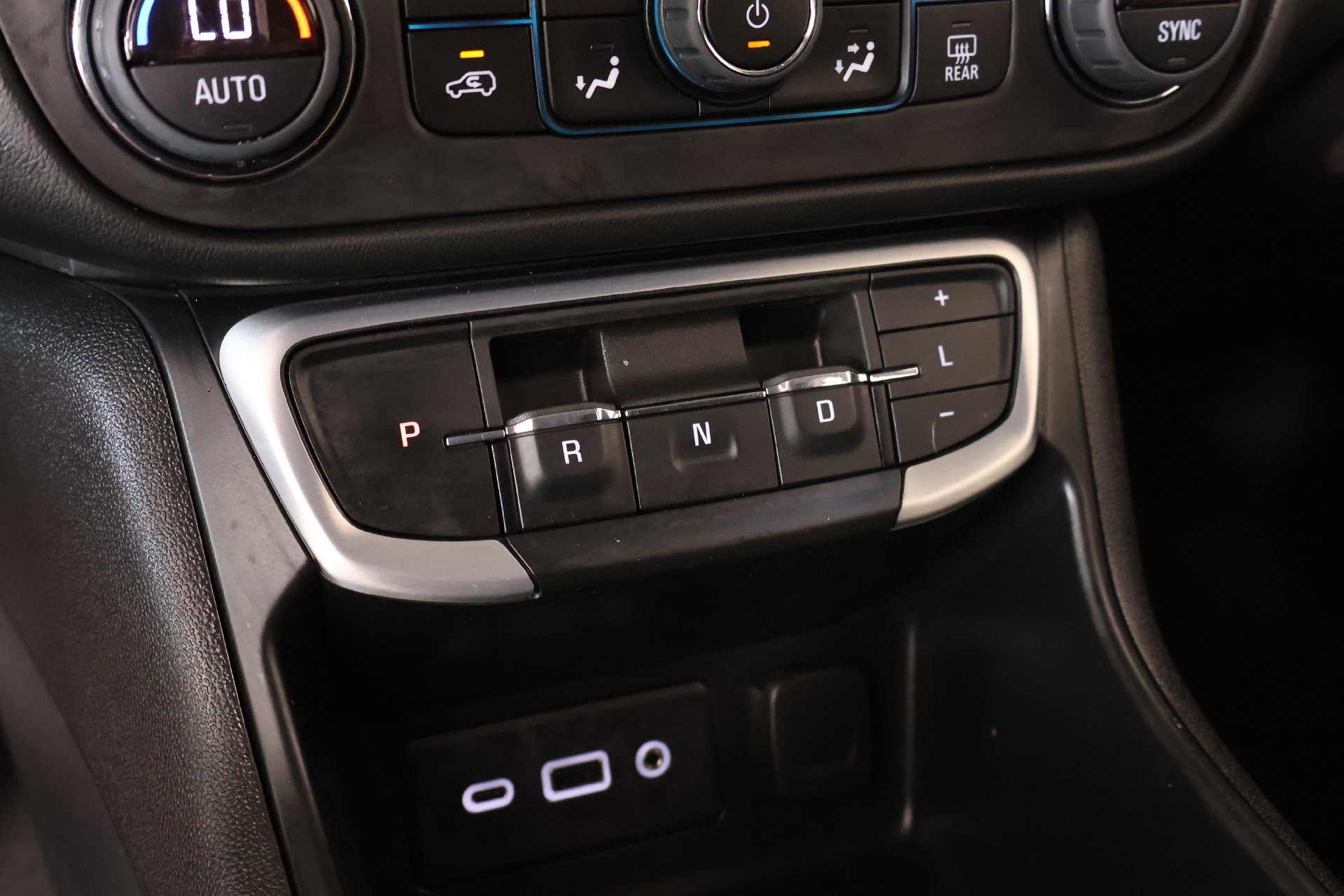 Used 2023 GMC Terrain SLE w/ Driver Convenience Package FWD image 8
