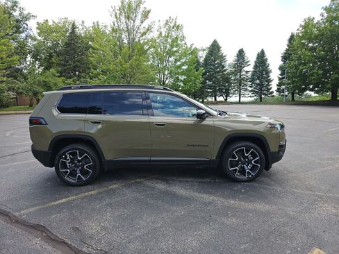 New 2026 Jeep Cherokee Overland w/ Trailer Tow Group AWD/4WD image 7