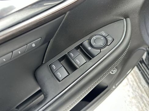 Used 2023 Buick Envision Avenir image 17