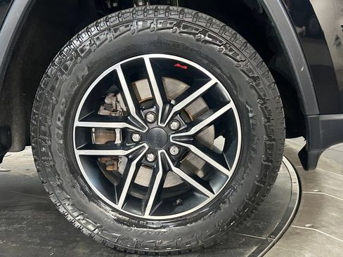 Used 2019 Jeep Grand Cherokee Trailhawk AWD/4WD image 22