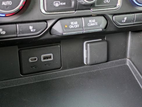 Used 2022 Chevrolet Suburban RST w/ Luxury Package image 31