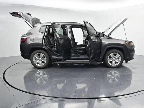 Used 2022 Jeep Compass Latitude FWD image 42