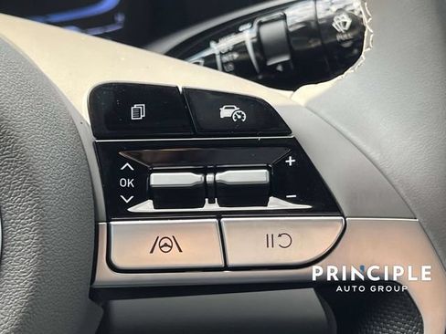 Used 2025 Hyundai Elantra Sport FWD image 18