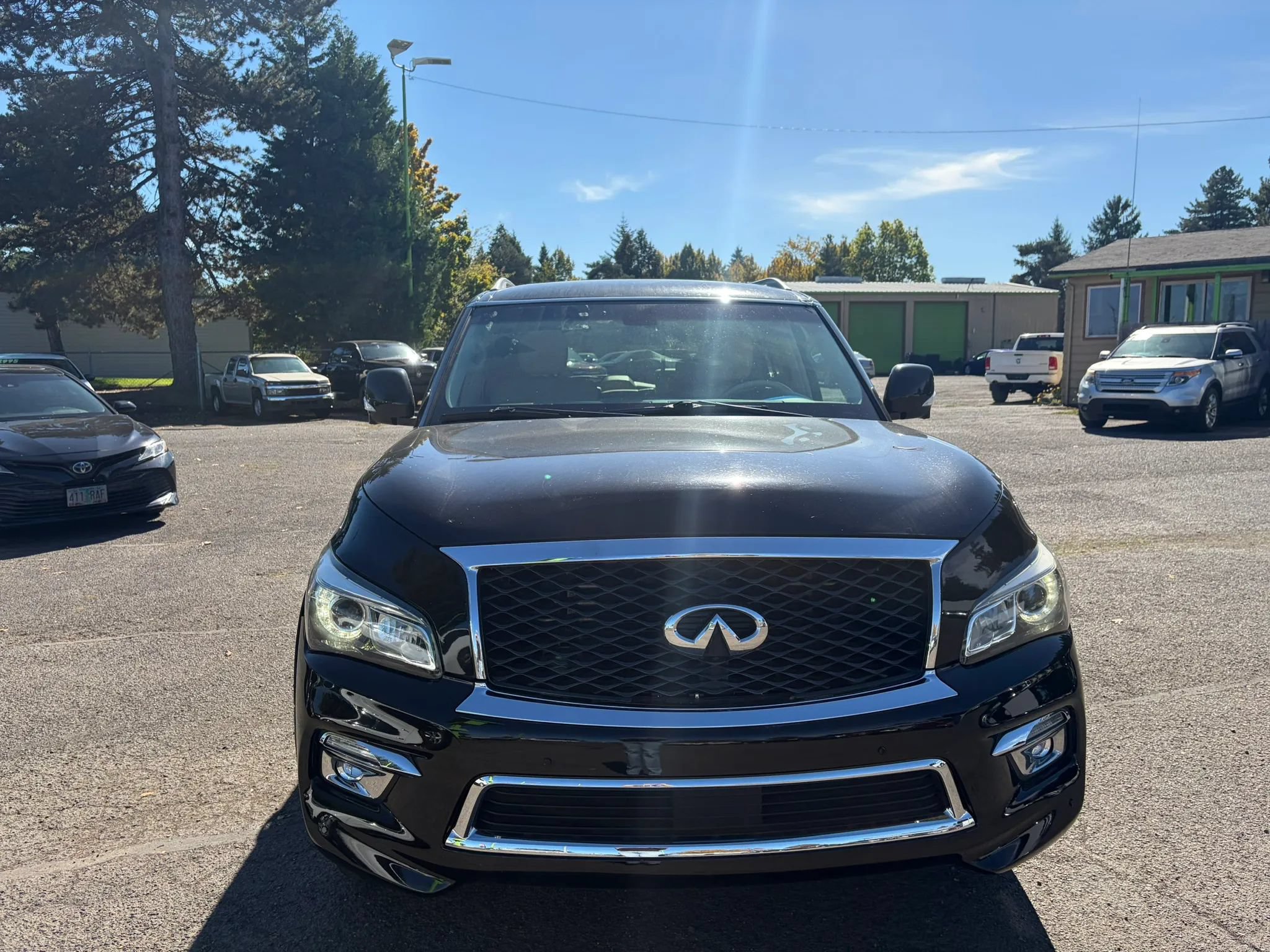 Used 2015 INFINITI QX80 4WD w/ 22" Wheel Package image 2