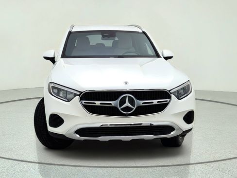 Used 2025 Mercedes-Benz GLC 350e 4MATIC image 3