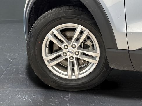 Used 2023 Ford Explorer XLT AWD/4WD image 36