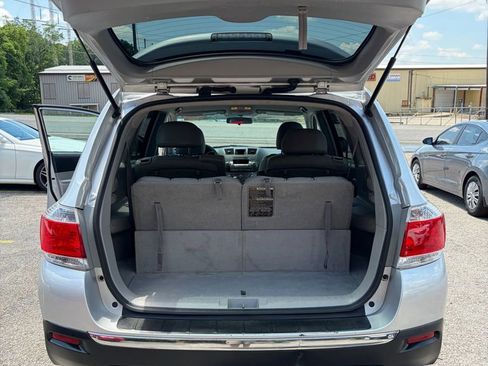 Used 2012 Toyota Highlander FWD w/ Tech Pkg image 12