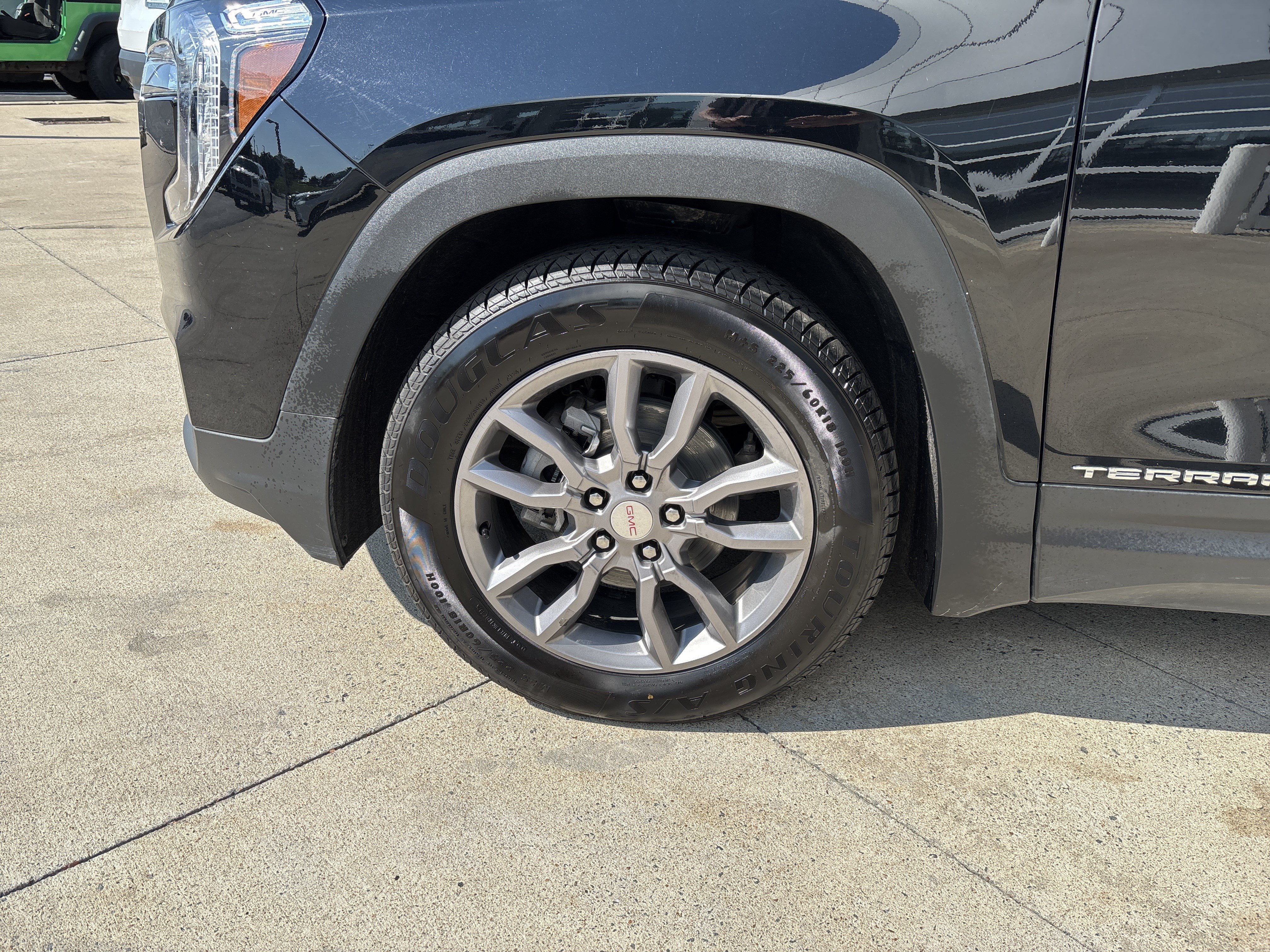 Used 2024 GMC Terrain SLT AWD/4WD image 30