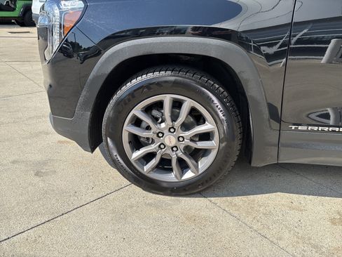 Used 2024 GMC Terrain SLT AWD/4WD image 30