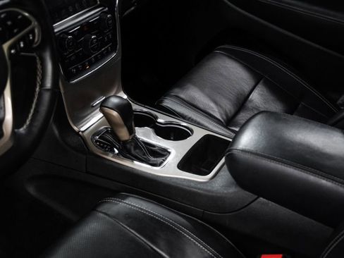 Used 2017 Jeep Grand Cherokee Overland w/ Jeep Active Safety Group RWD image 29