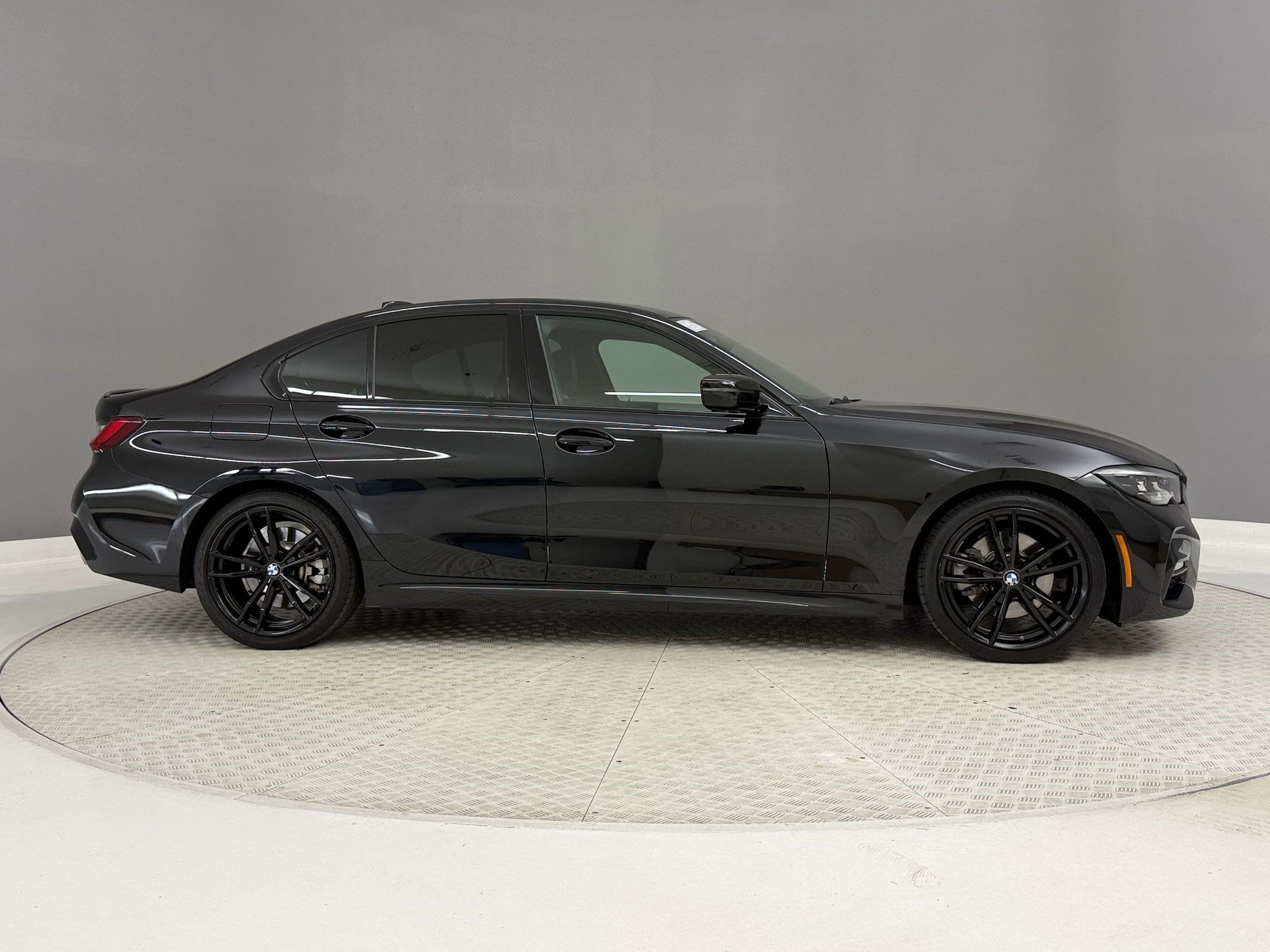 Certified 2022 BMW 330i Sedan w/ M Sport Package RWD image 8