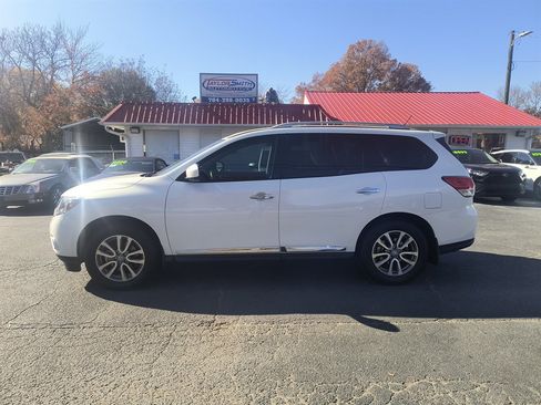 Used 2014 Nissan Pathfinder SL w/ SL Tech Package image 2