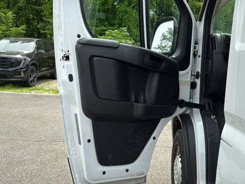 Used 2026 RAM ProMaster 2500 w/ Convenience Group FWD image 12