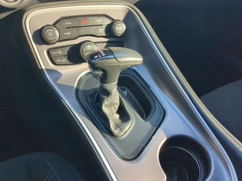 Used 2022 Dodge Challenger SXT image 17