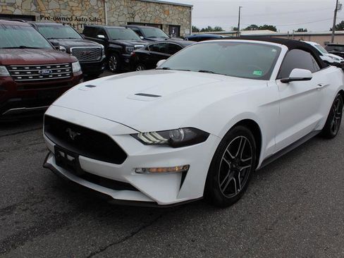 Used 2018 Ford Mustang Premium image 3