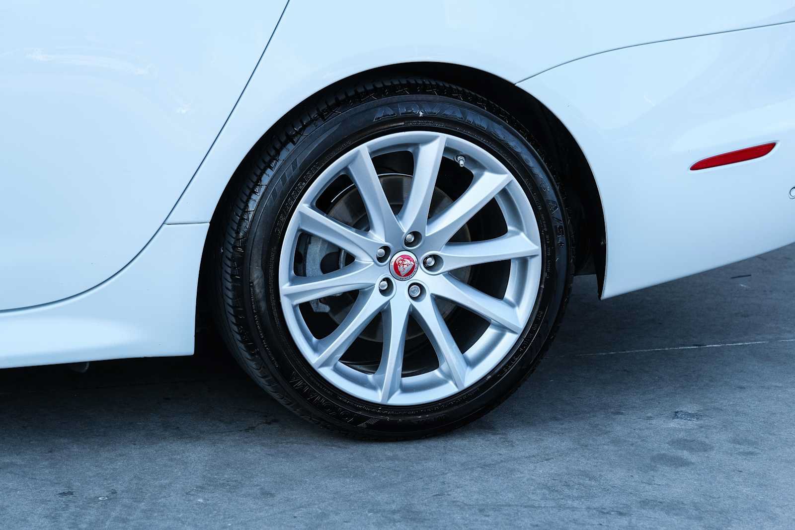 Used 2017 Jaguar XJ R-Sport RWD image 20