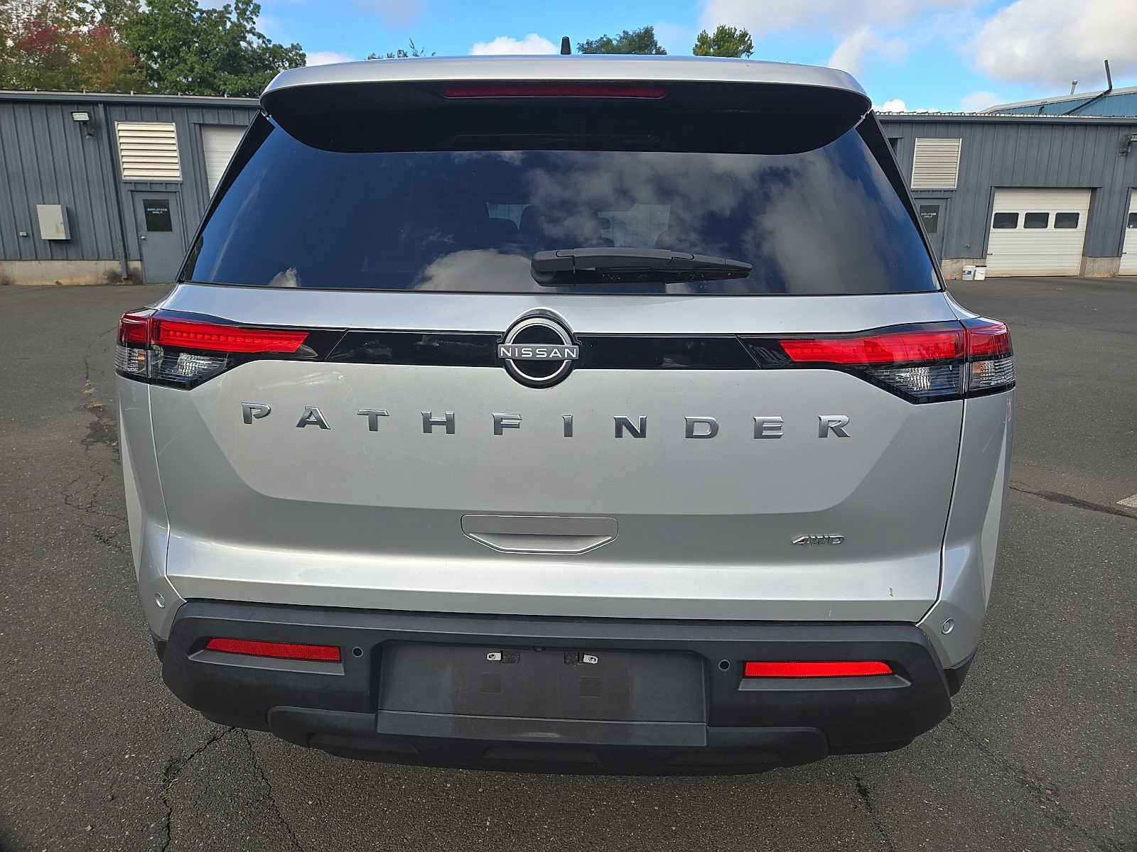 Used 2024 Nissan Pathfinder S AWD/4WD image 5