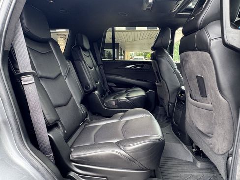 Used 2019 Cadillac Escalade Platinum w/ Escalade Sport Edition AWD/4WD image 31