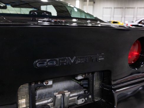 Used 1990 Chevrolet Corvette Coupe RWD image 25