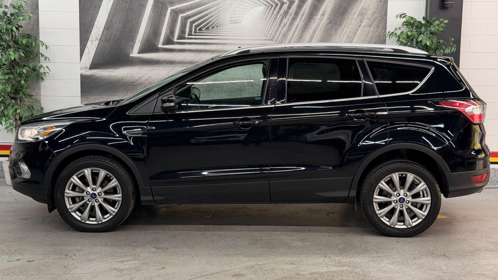 Used 2017 Ford Escape Titanium w/ Equipment Group 301A AWD/4WD image 5