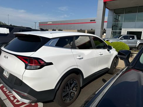 Used 2023 Kia Sportage EX FWD image 3