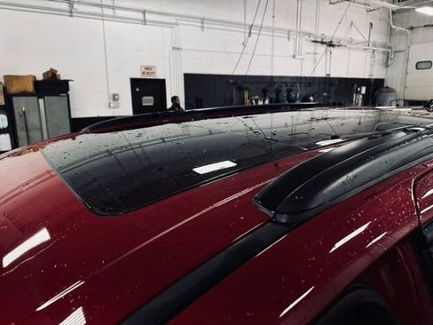 Used 2025 Chrysler Pacifica Limited FWD image 10