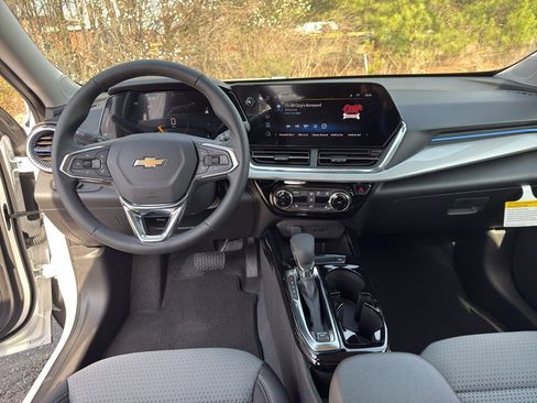 New 2026 Chevrolet Trax LT w/ Driver Confidence Package image 18