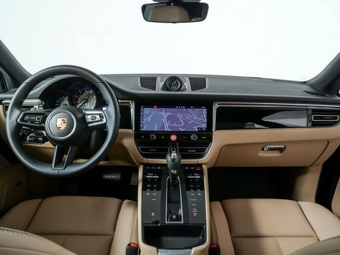 New 2026 Porsche Macan image 17