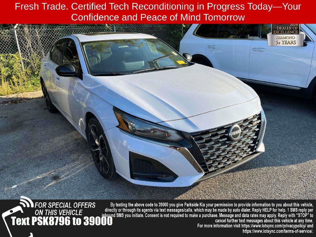 Used 2024 Nissan Altima 2.5 SR w/ SR Premium Package FWD image 1