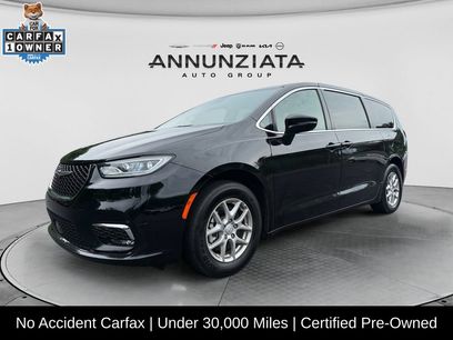 Used 2025 Chrysler Pacifica Select