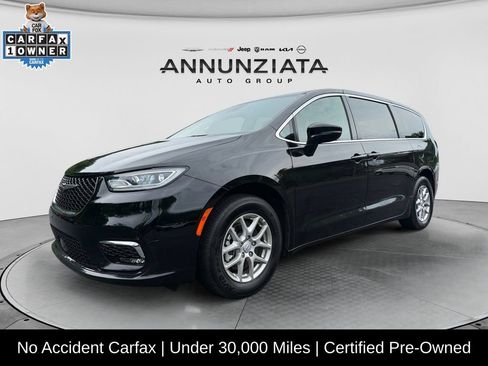 Used 2025 Chrysler Pacifica Select FWD image 1