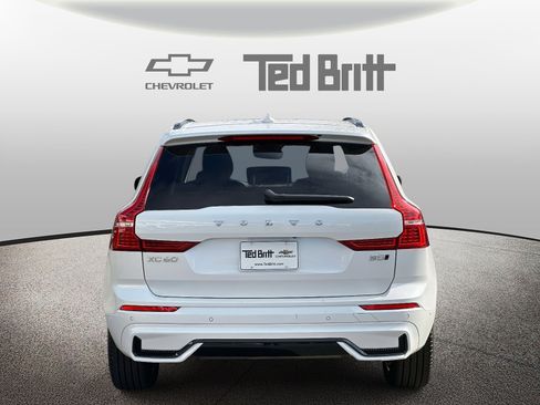 Used 2025 Volvo XC60 B5 Plus image 5