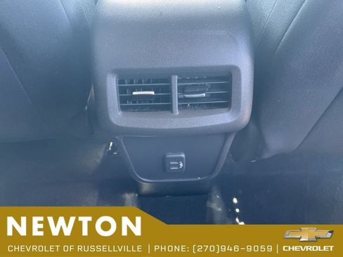 Used 2024 Chevrolet Equinox LT FWD image 27