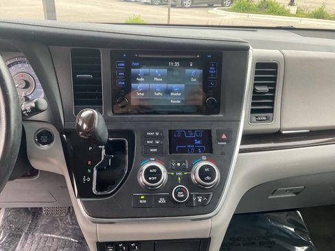 Used 2015 Toyota Sienna XLE FWD image 20