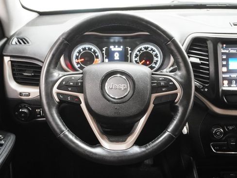 Used 2015 Jeep Cherokee Latitude w/ Cold Weather Group image 18