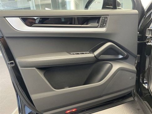 New 2025 Porsche Cayenne Coupe image 13