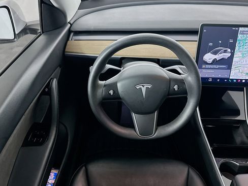 Used 2021 Tesla Model Y Long Range AWD/4WD image 17